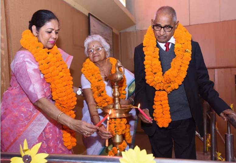 ‘मातृ शक्ति’ की आदर्श समाज निर्माण में अहम भूमिका- डा. जगदीश गाँधी ‘मातृ शक्ति’ की आदर्श समाज निर्माण में अहम भूमिका- डा. जगदीश गाँधी